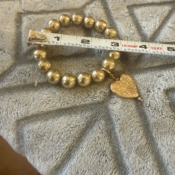 🌸 4 for $10 Gold Tone Stretch Beaded Bracelet with Heart Charm - Picture 8 of 8